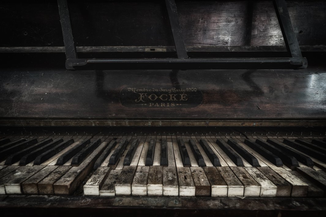 old-vintage-piano.jpg