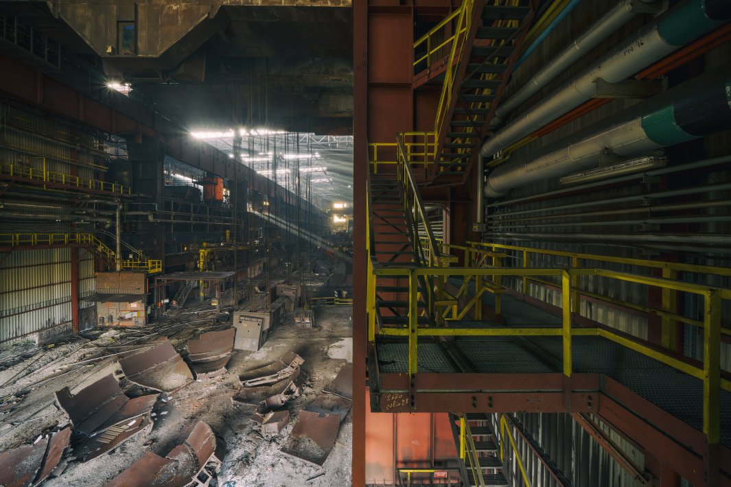 grote-verlaten-staalfabriek.jpg