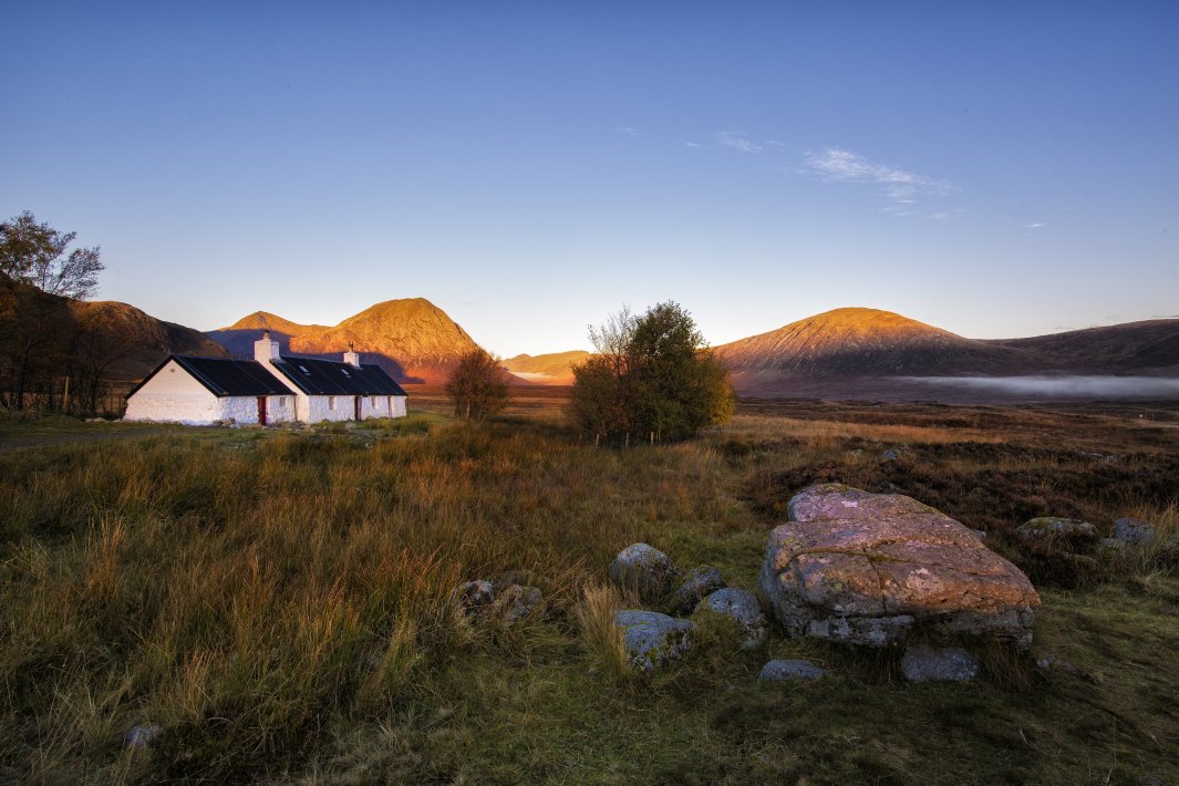 A-white-house-in-scotland.jpg